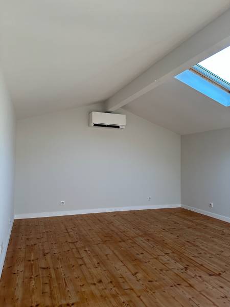 Pose d'une climatisation réversible murale Daikin dans appartement à Nice Alpes-Maritimes