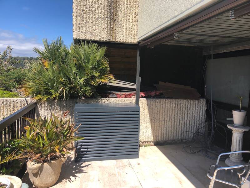 Pose d'une climatisation réversible murale Daikin dans appartement à Nice Alpes-Maritimes